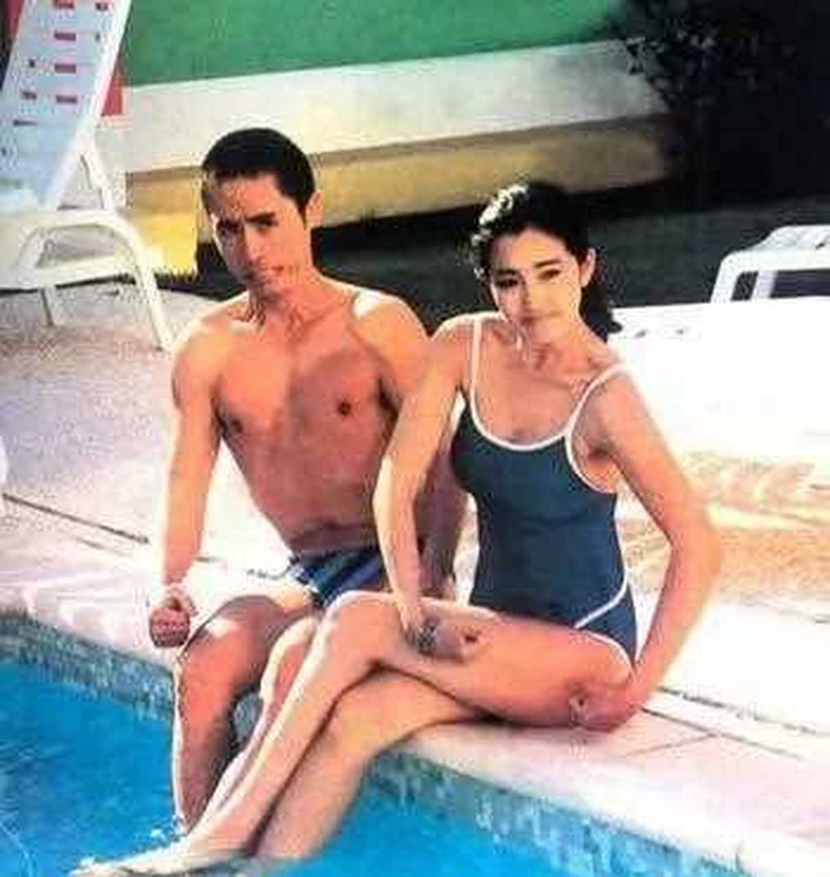 1987年,张艺谋的妻子肖华突然接到巩俐男友杨建新的电话:"你知道他俩