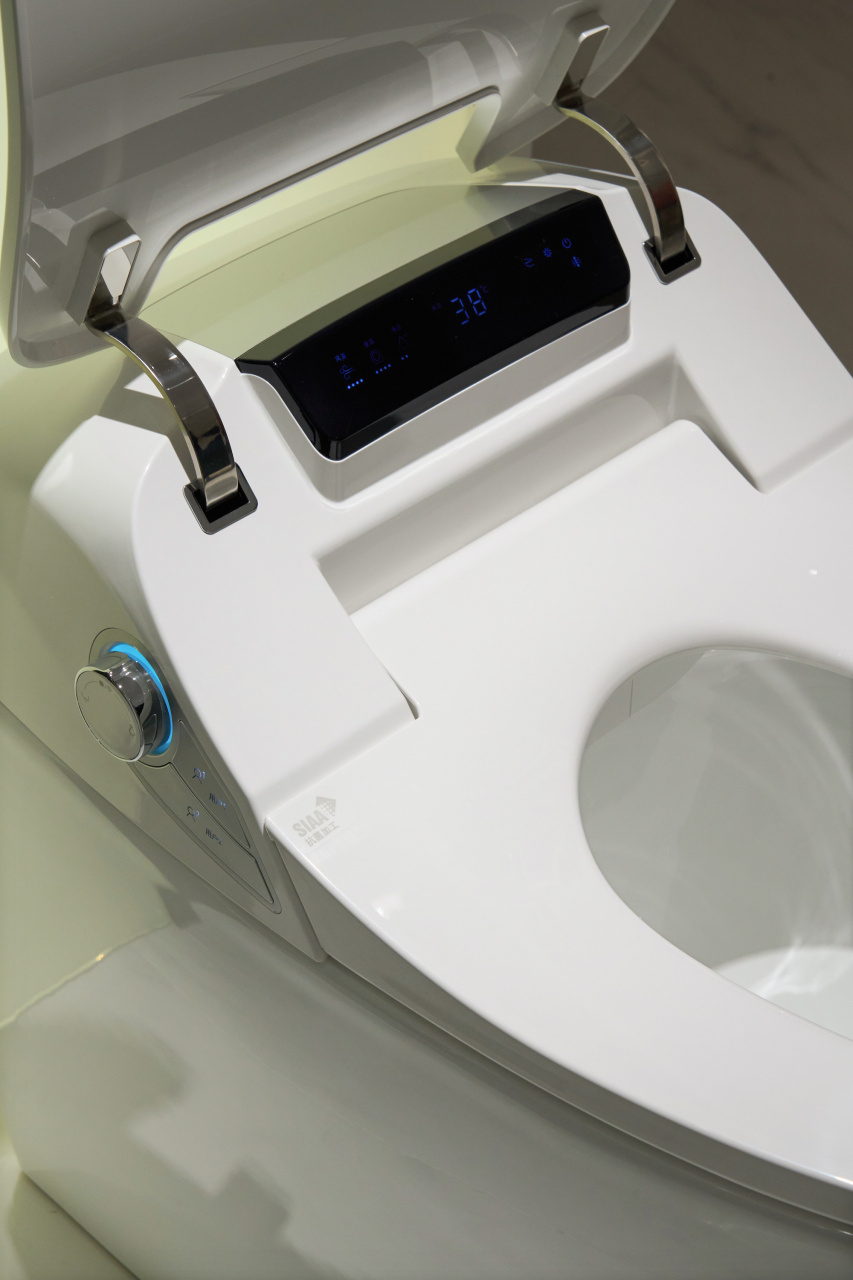 安装了恒洁智能马桶q9后,我们全家都爱不释手,这款马桶的优点实在太多