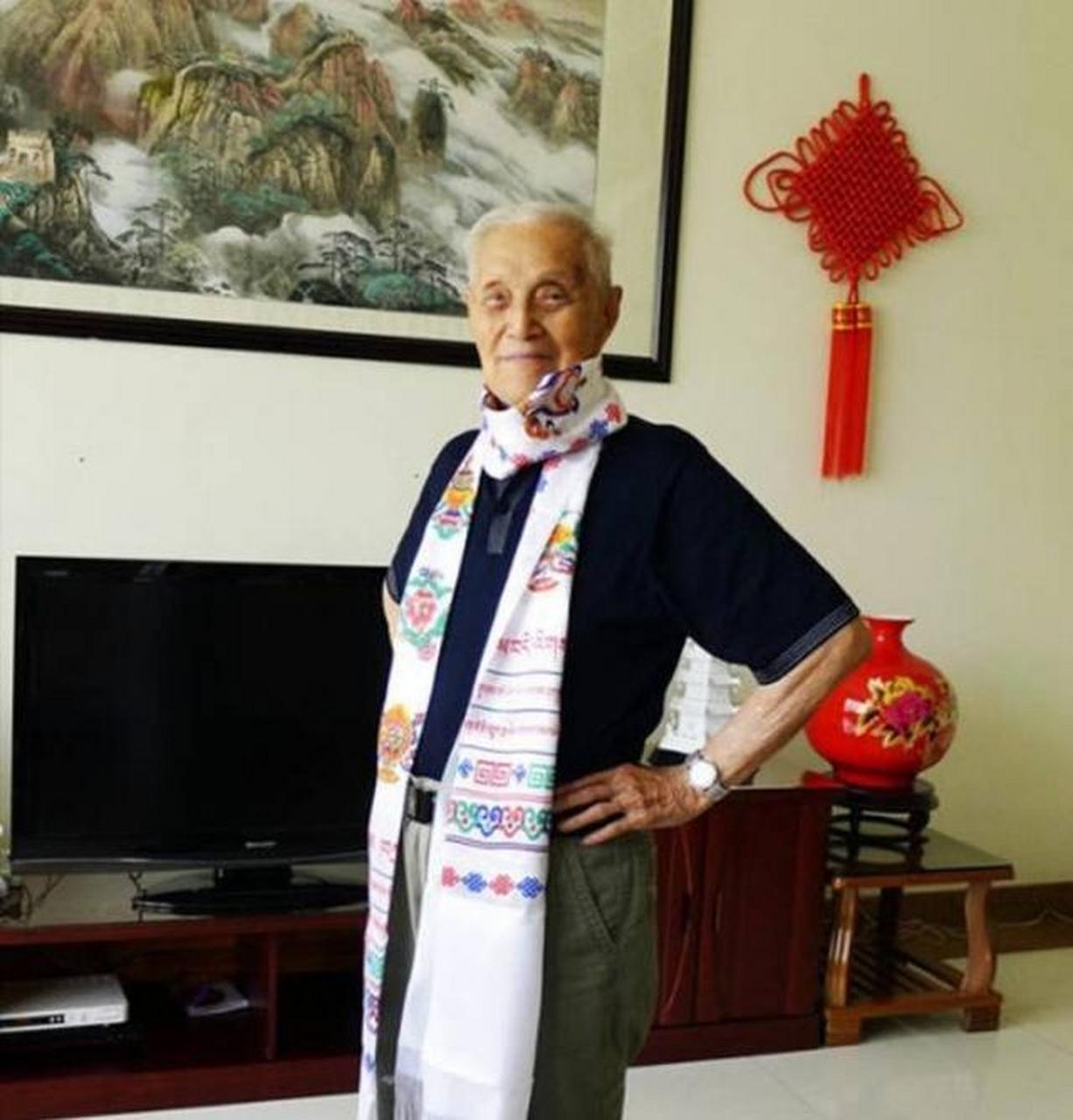 张力雄戎马多半生,一生经历大小战役无数,每一次都会冲在第一线,战场