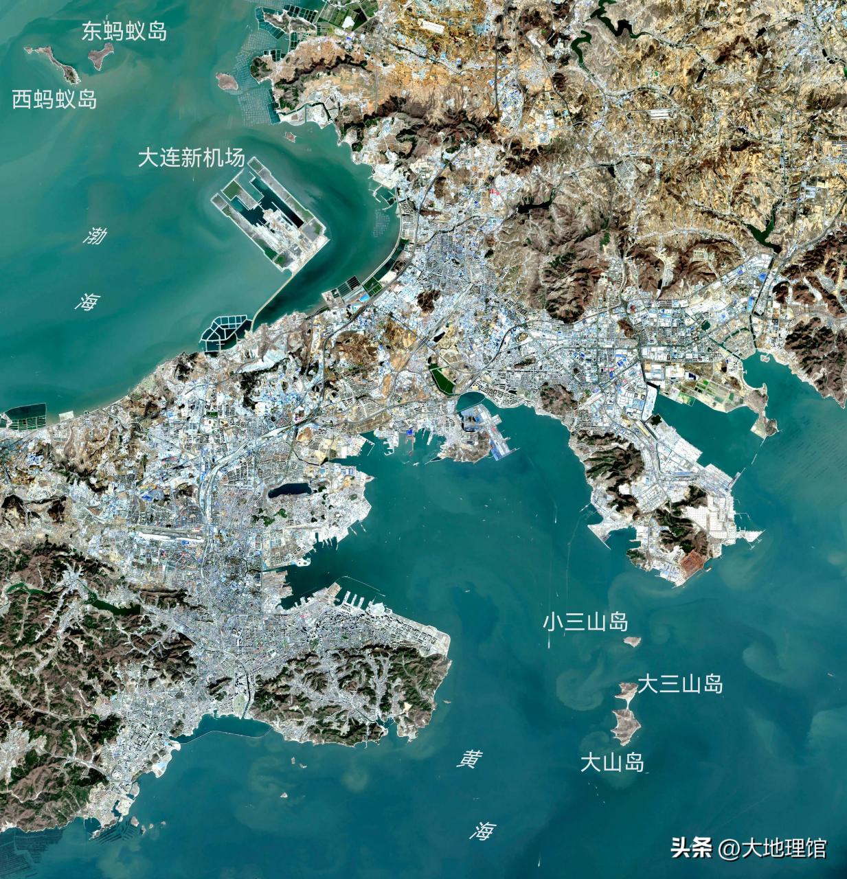 东北四大城市同比例尺对比 哈尔滨:河流水系发达,水面开阔 长春:依山