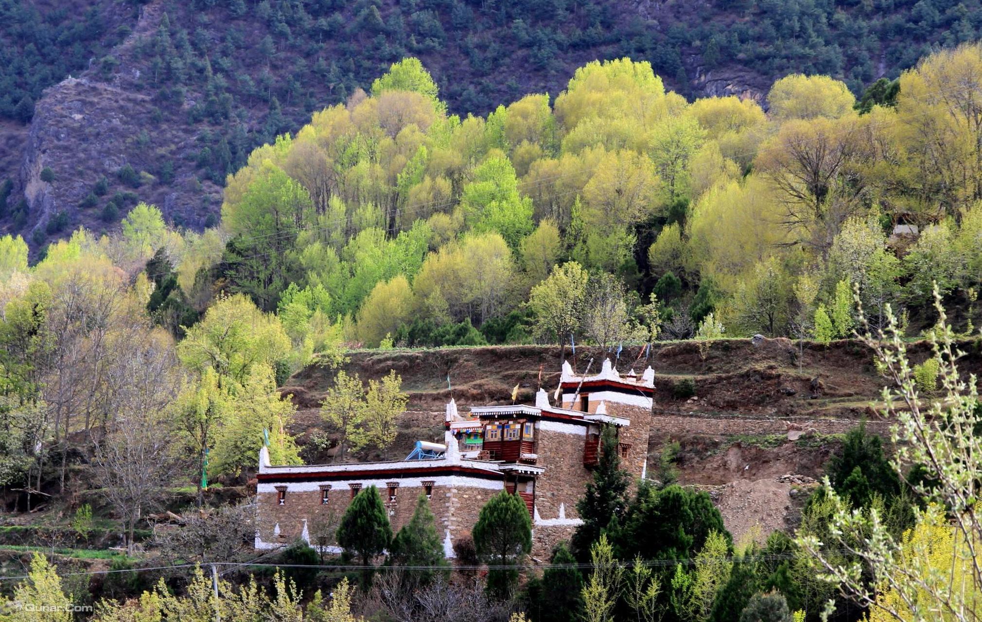 金川藏寨,位于四川省阿坝州金川县,是一个藏族聚居的古老村落.
