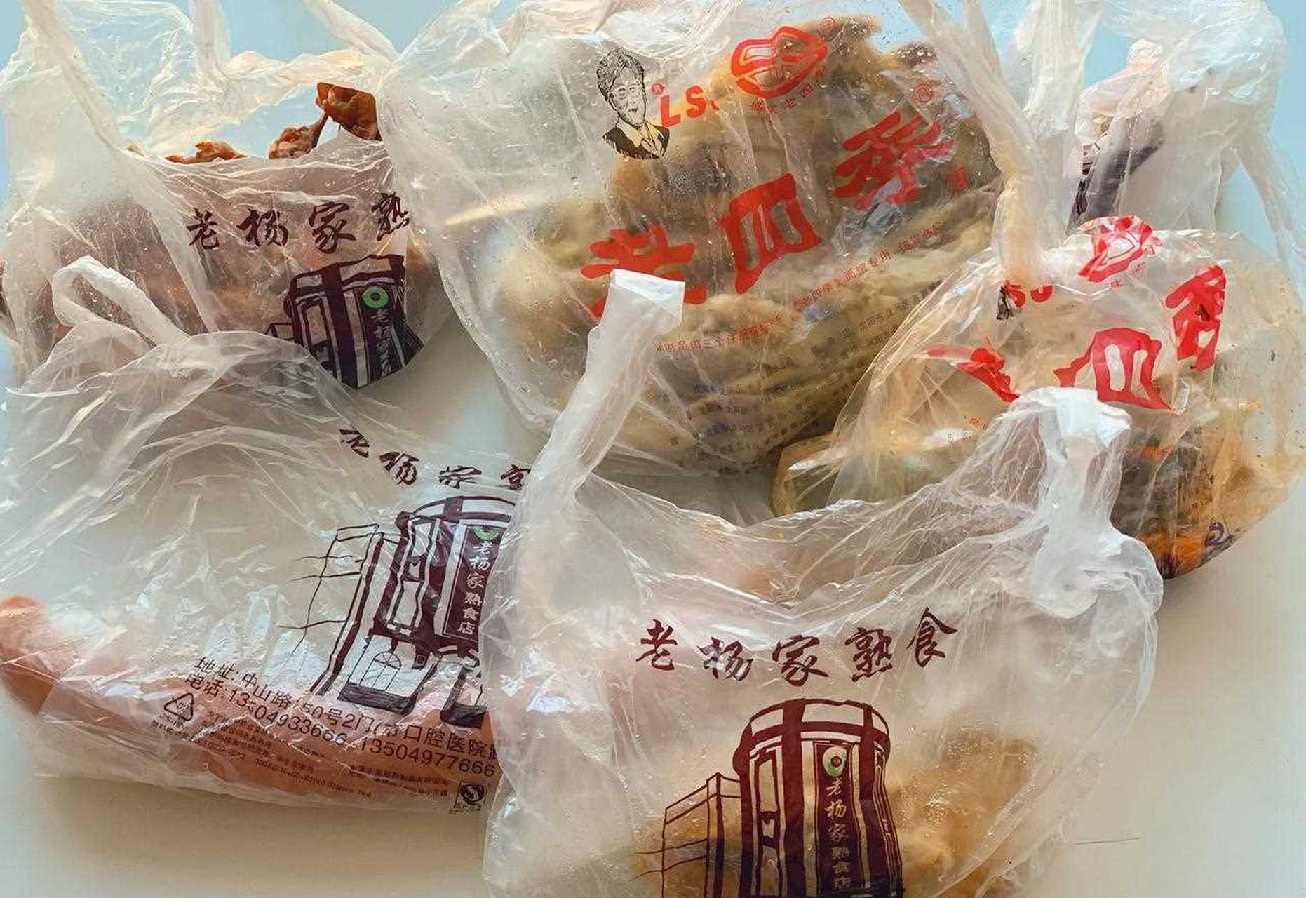 今天,是沈阳的味道"空运"而来的沈阳经典的老四季鸡架,鸡肚老杨家熟食