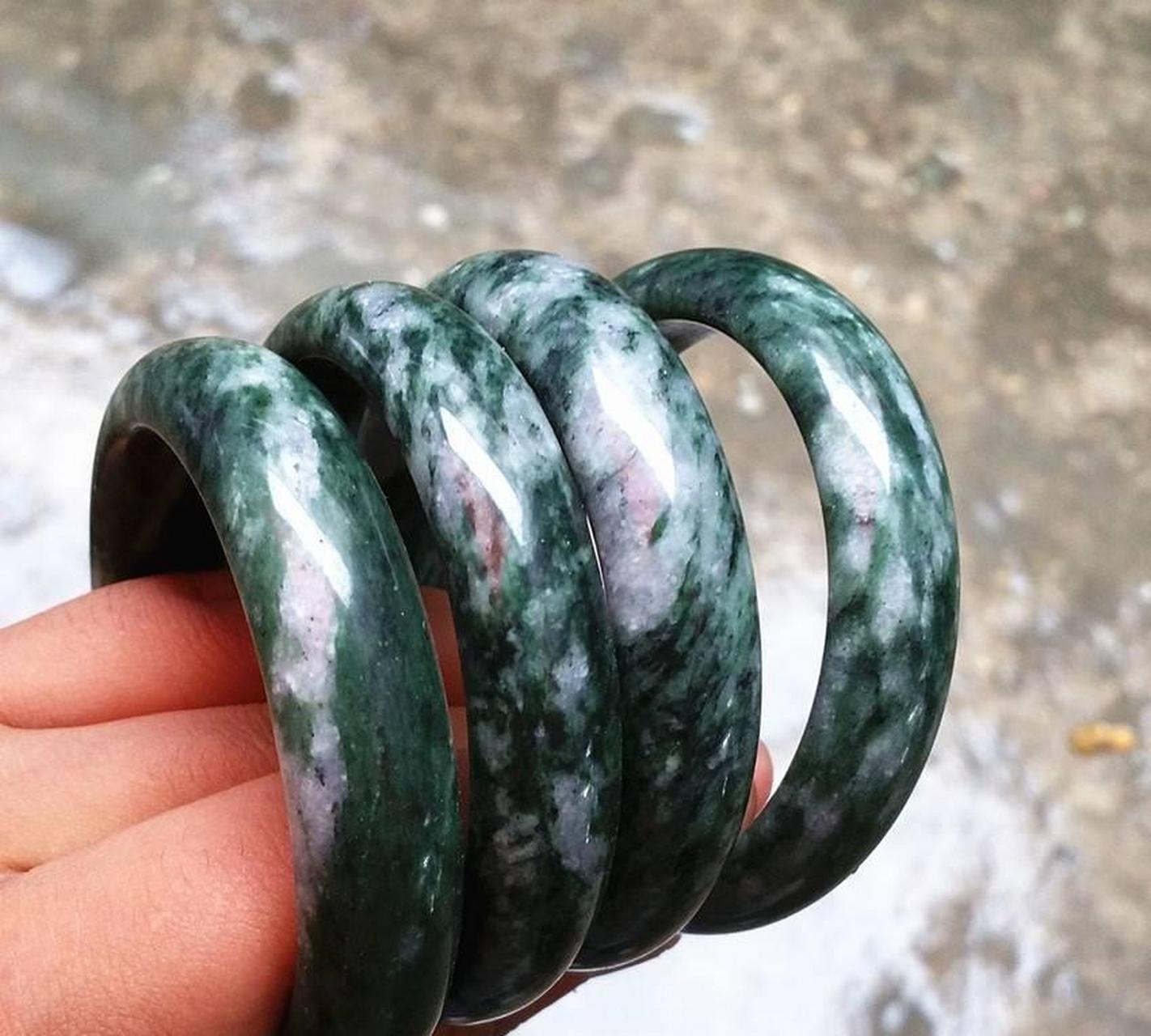 很多人一听"贵翠"这名字就觉得是翡翠石,还是比较贵的那一种.