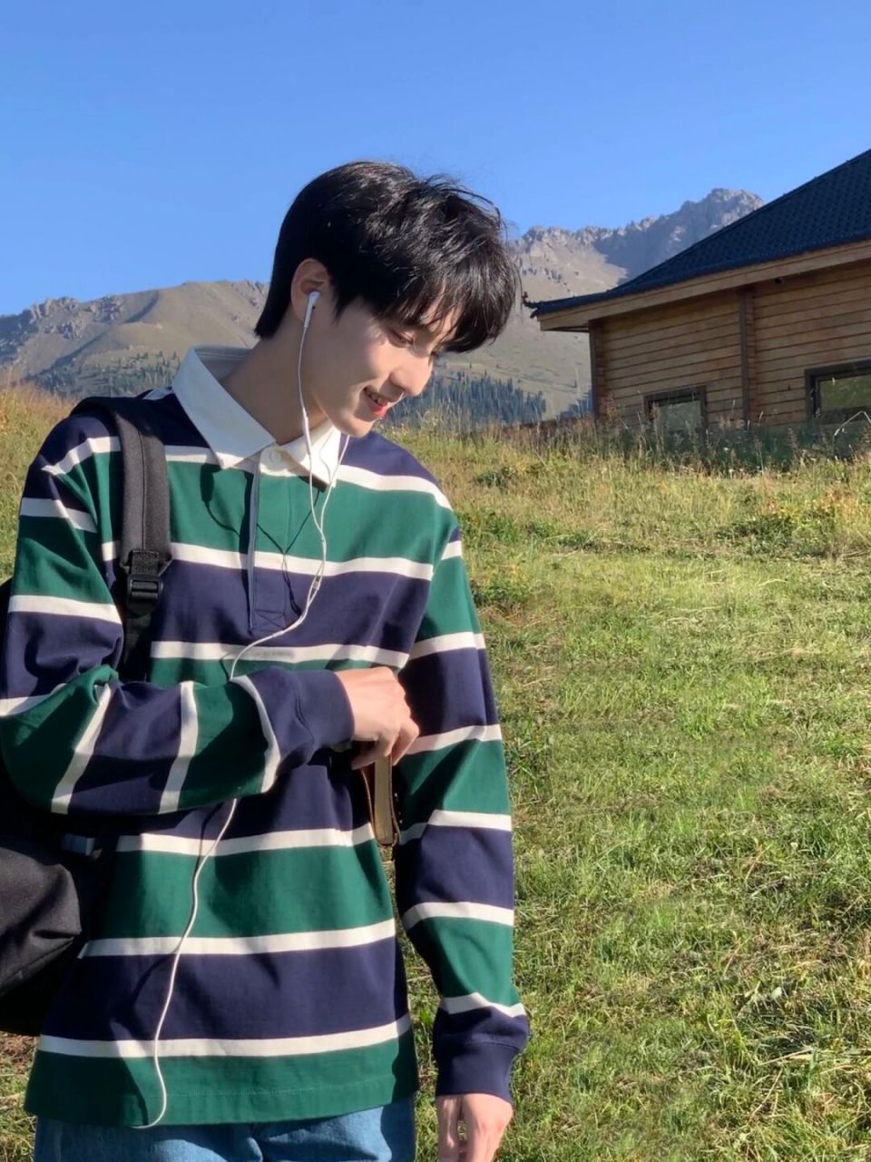 既青春阳光,满满少年感,也不乏穿搭实用性