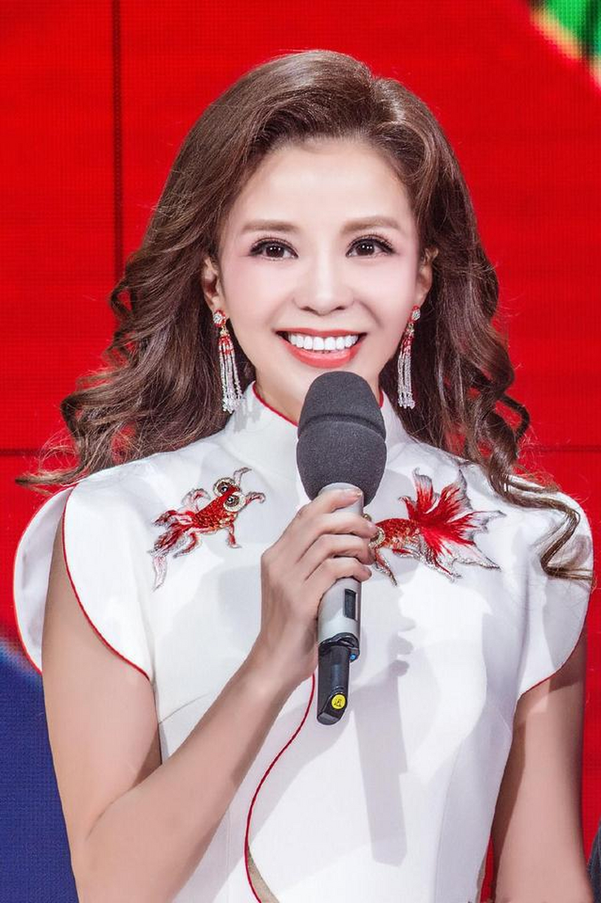 90年代央视著名主持人朱迅,是朱迅留学日本时的旧照!