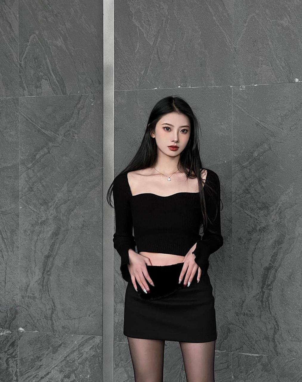 黑长直美女,经典黑色套装穿搭