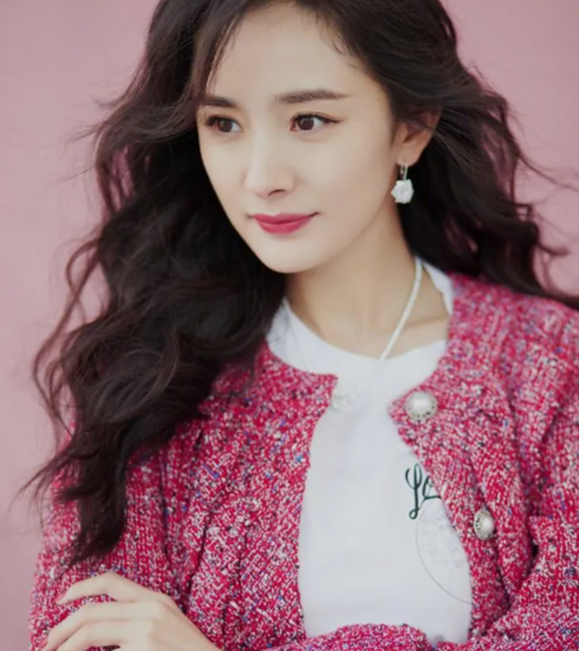 徐静蕾闺蜜过生日,她直接送了个十万的包. 2.