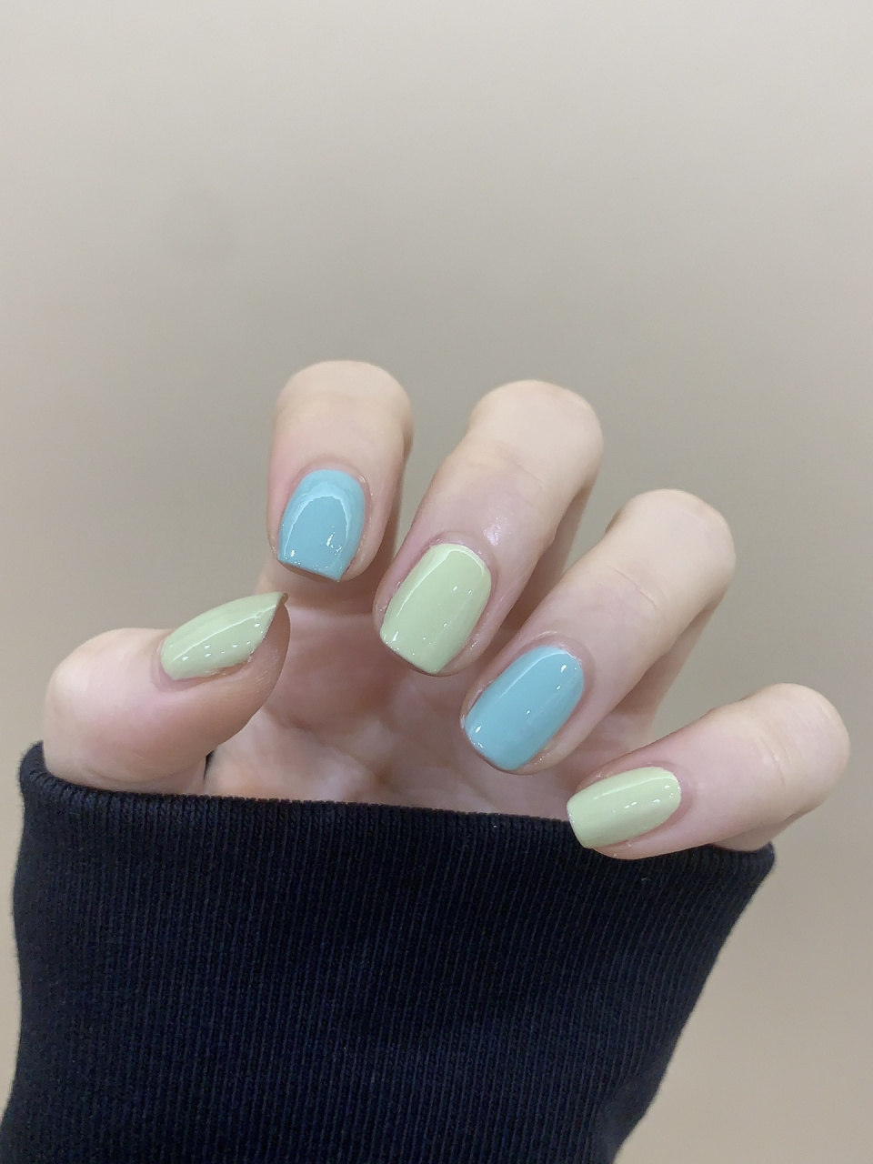 薄荷奶绿 这两个颜色的做跳色搭配既随性又优雅高级 #牛油果绿美甲