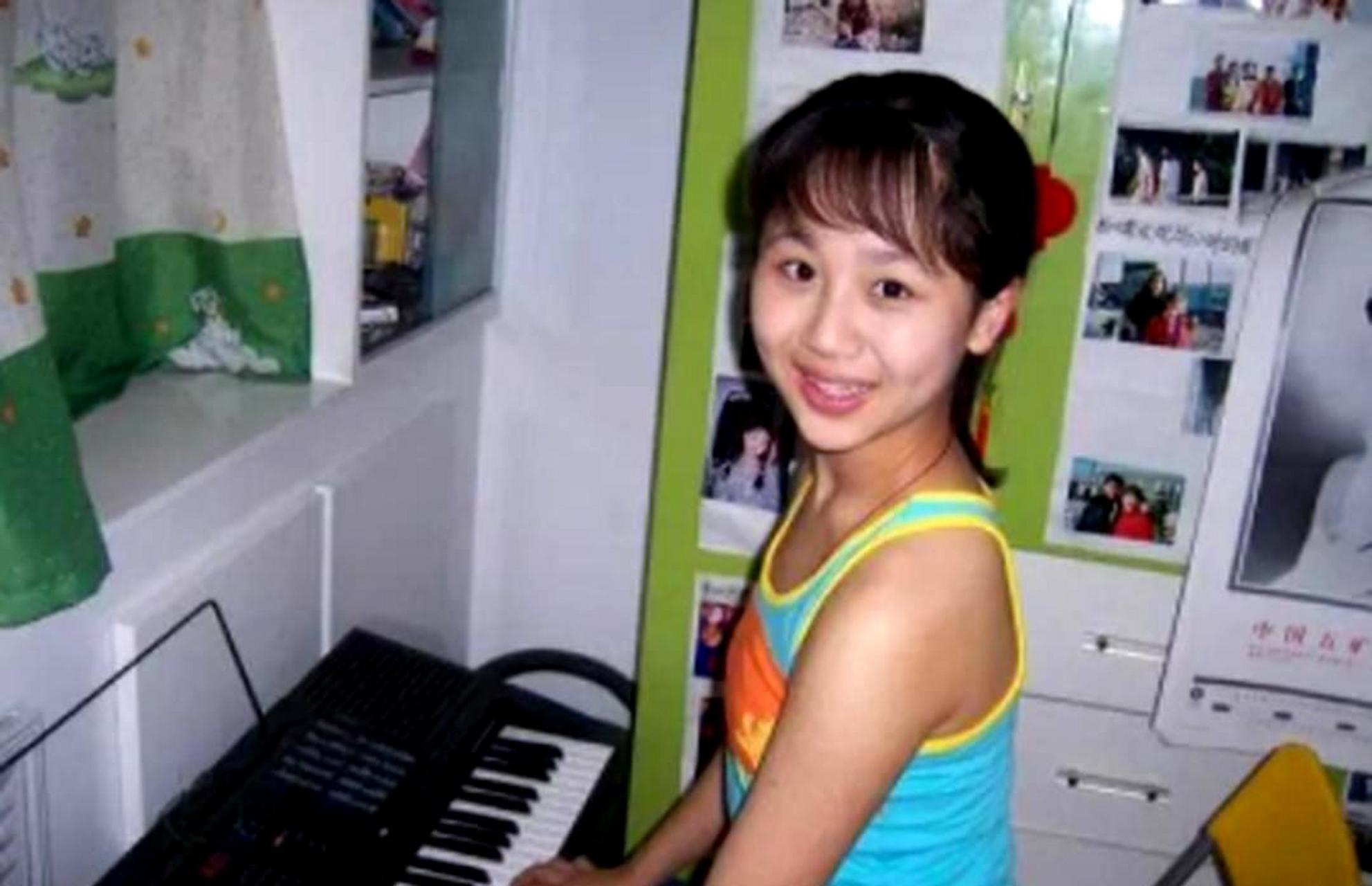 这两张照片如此相似,让我不禁想问那些年为什么紫色整容洗脑包会如此