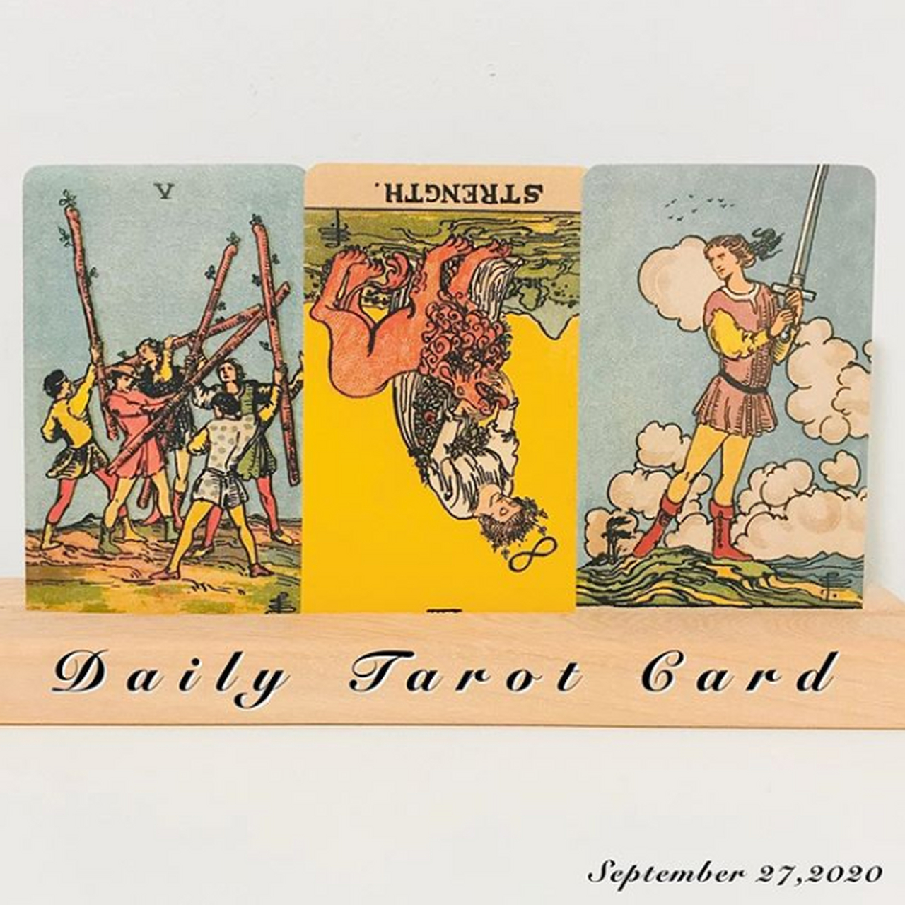 今日塔罗牌:five of wands/strength/page of swords  今天能量有点