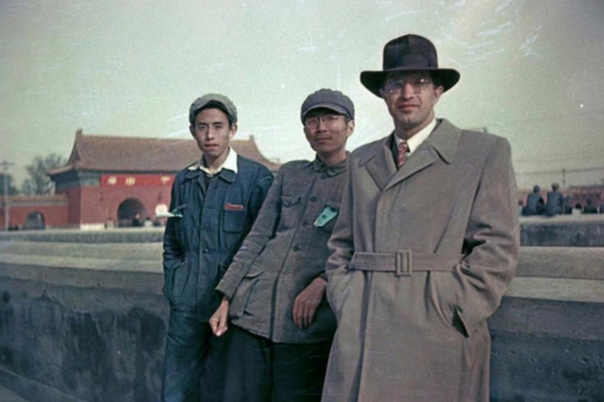 历史老照片: 上世纪五十年代初,中苏蜜月期的一组留影.