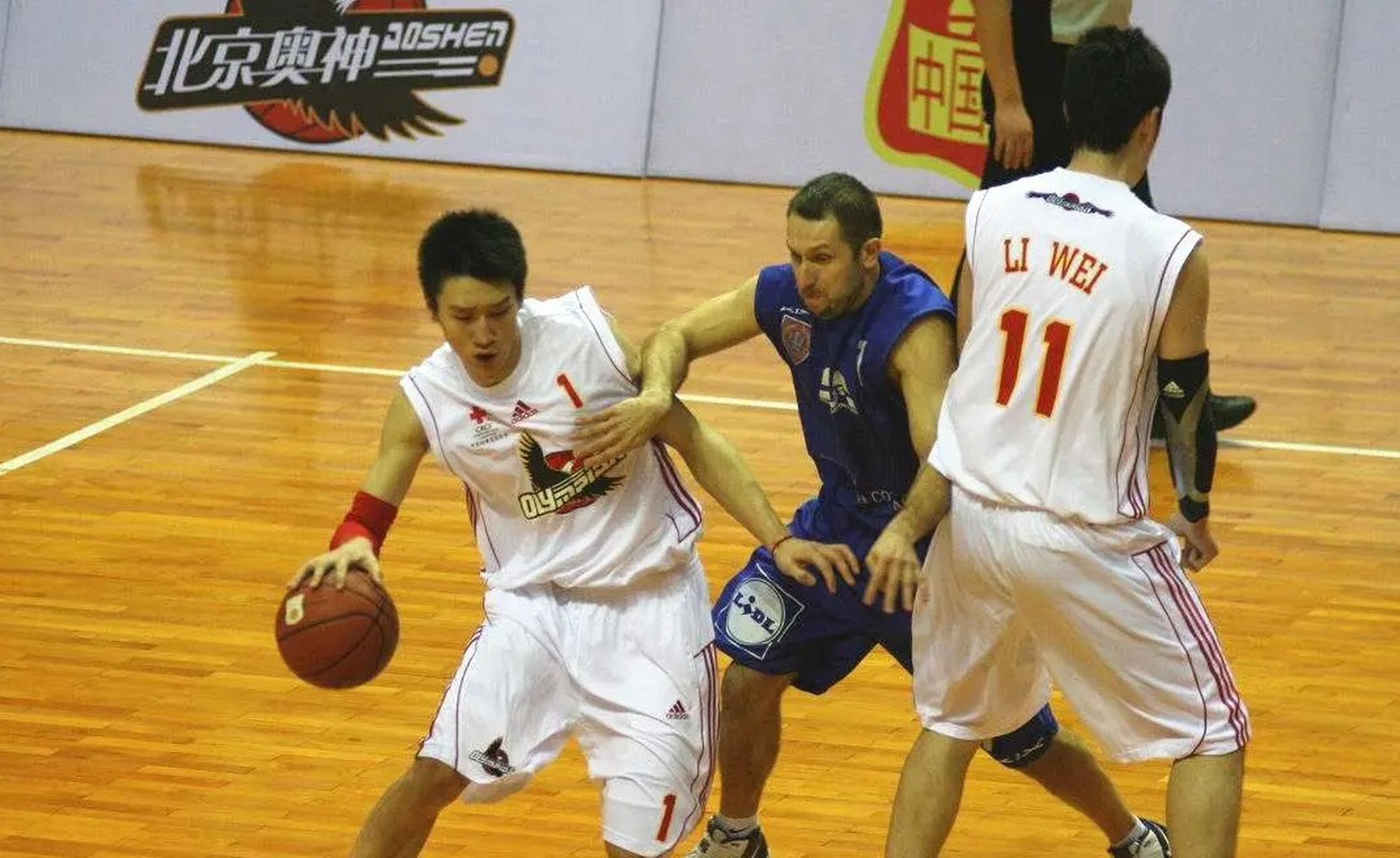 cba奥神队的另类:请巩晓彬女朋友当教练,炒掉马健,与孙悦签订20年合约