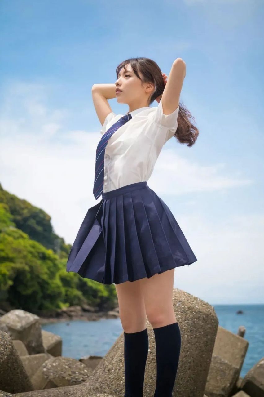 今日份的女友之暗黑女友-白桃はな 她模样清新,表情羞涩,气质独特.