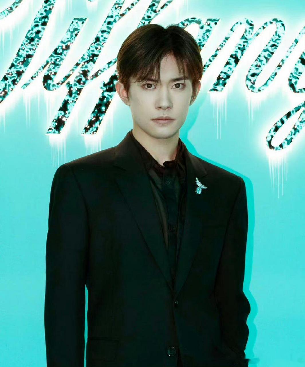 同场活动同一镜头图,来看看状态?易烊千玺,angelababy杨颖,胡一天