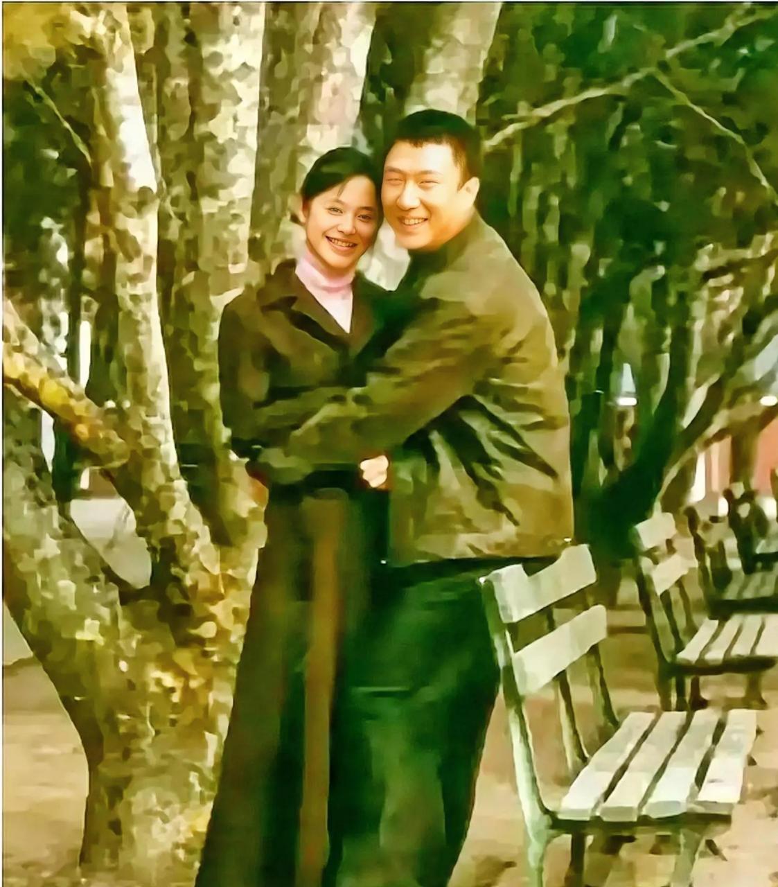 孙红雷# 的一张老照片[比心] 都认识照片里的大明星孙红雷,那么