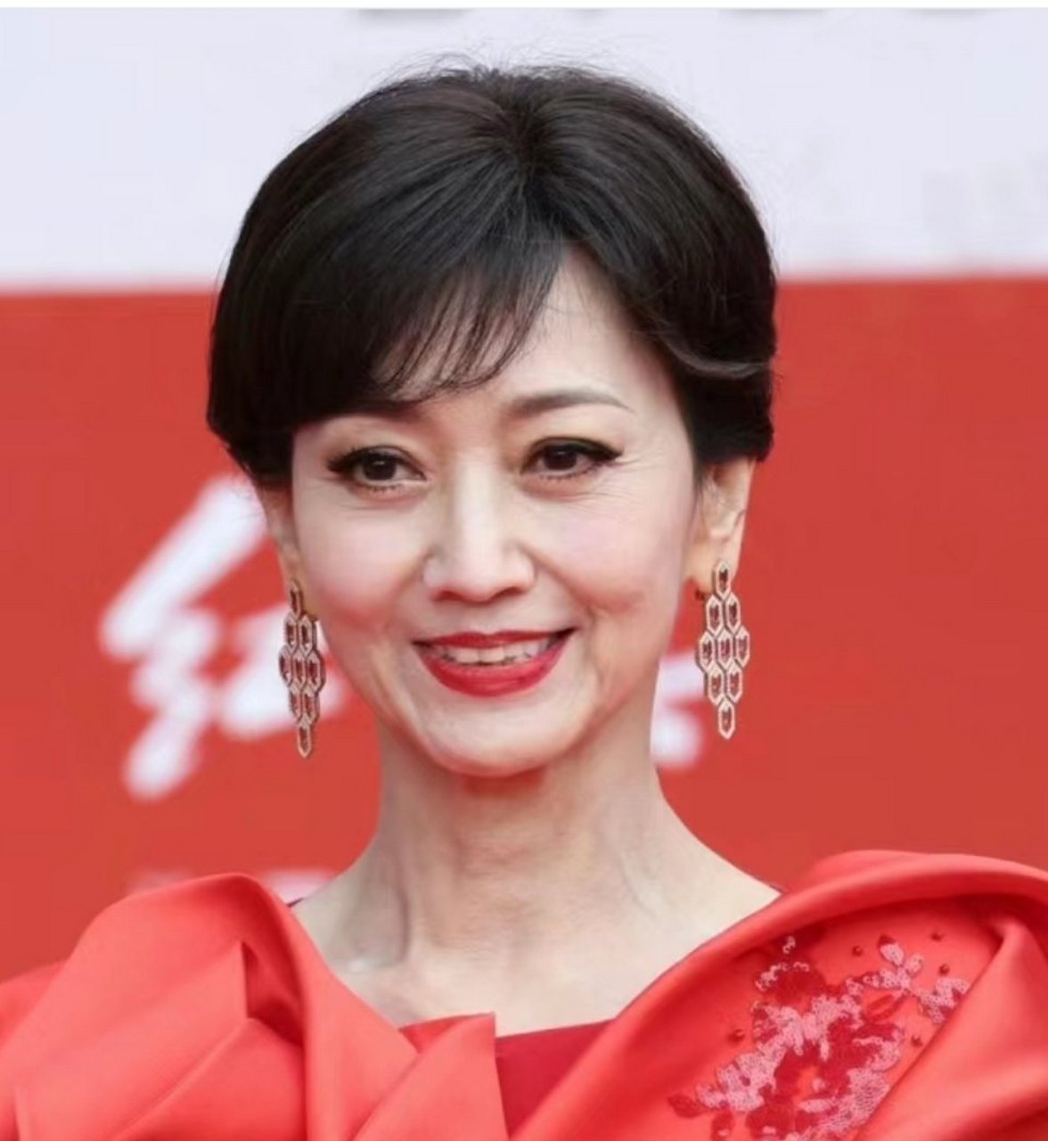 17岁和70岁的赵雅芝面部对比图. #面部是真相