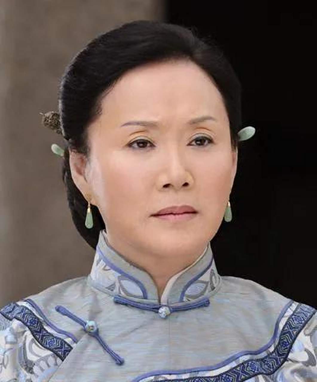 gif创作人# 知名演员吴竟年轻时照片,感觉年轻时看起来就很端庄大气