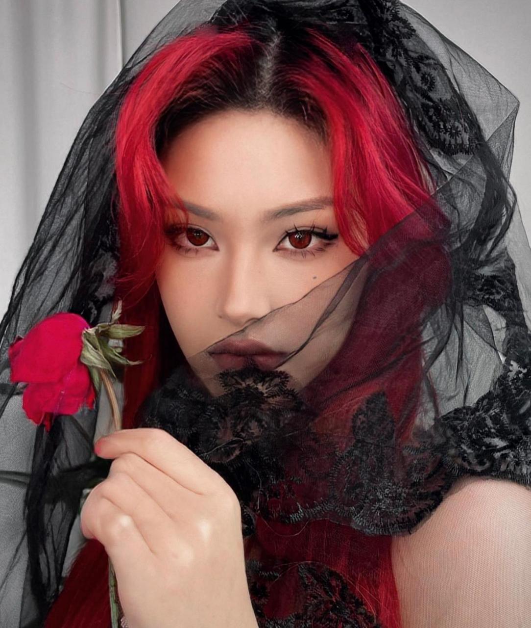 红发黑色头纱的哥特新娘