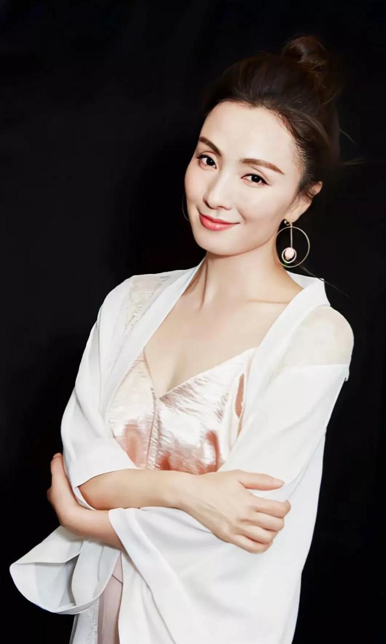 美女明星陶虹高清写真美图,气质迷人,风韵犹存 美女明星陶虹高清写真