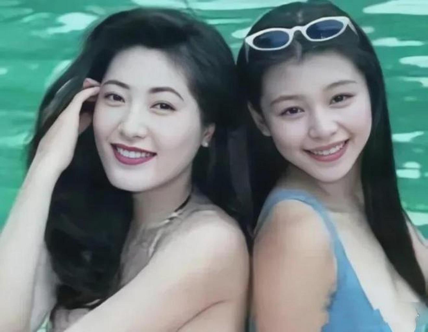 当年的杨思敏和徐若瑄曾因电影《魔鬼天使》中的泳装合影而广受关注.