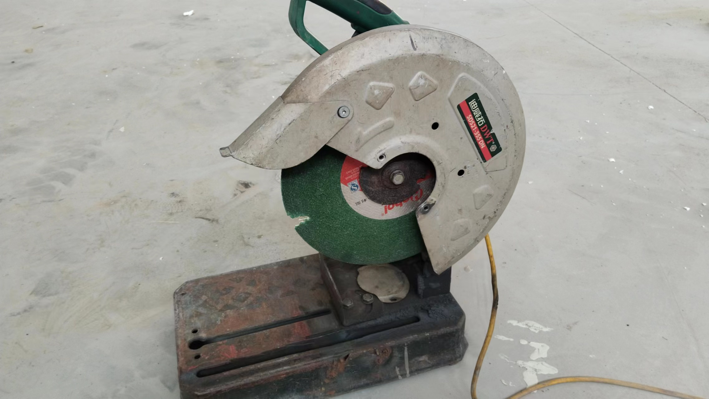 砂轮切割机的切割片有裂口,不及时更换的后果!