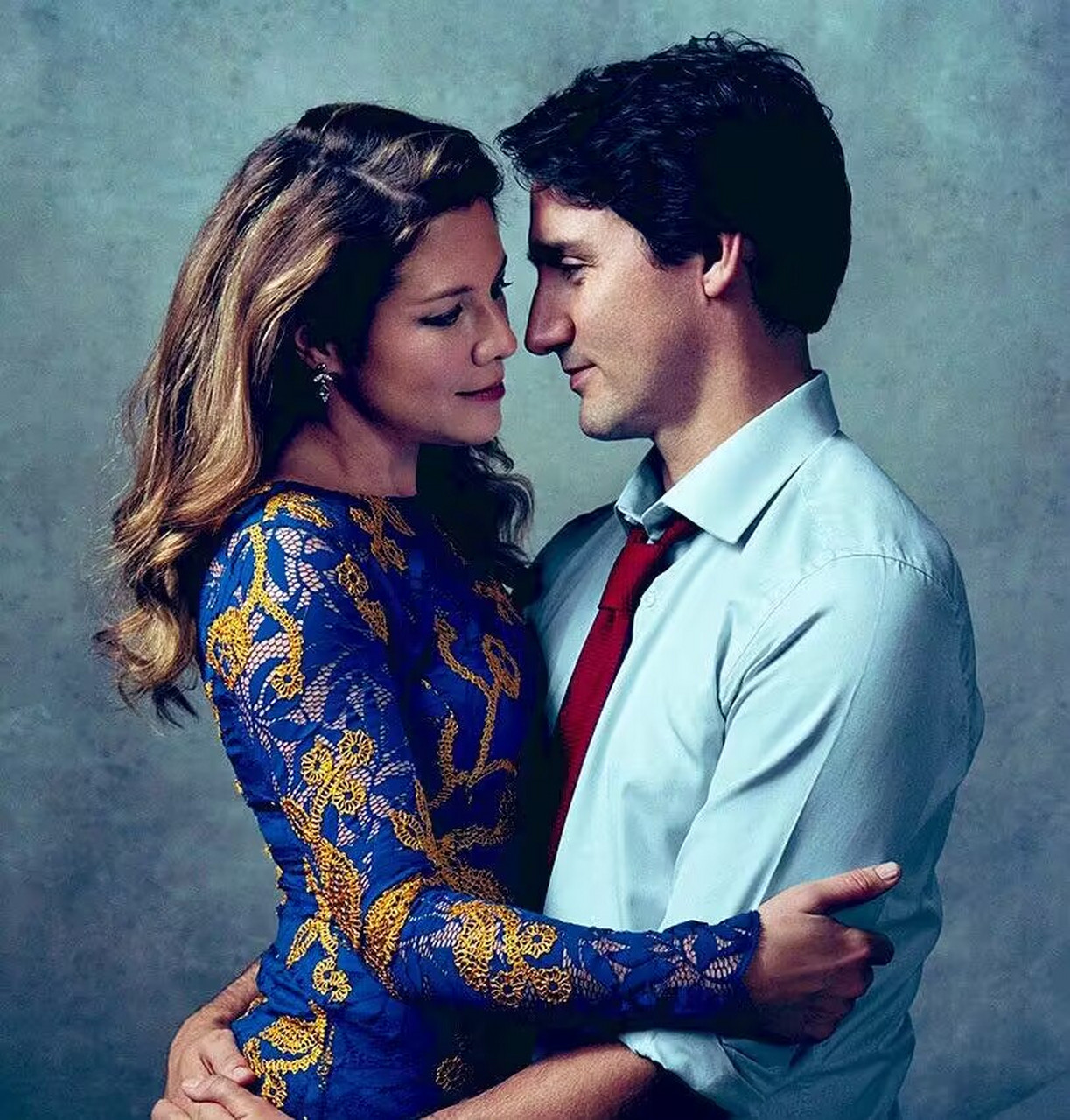 特鲁多,51岁,和苏菲,48岁,有3个孩子.