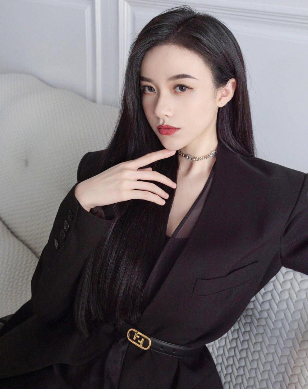 高冷型美女,日常西装穿搭