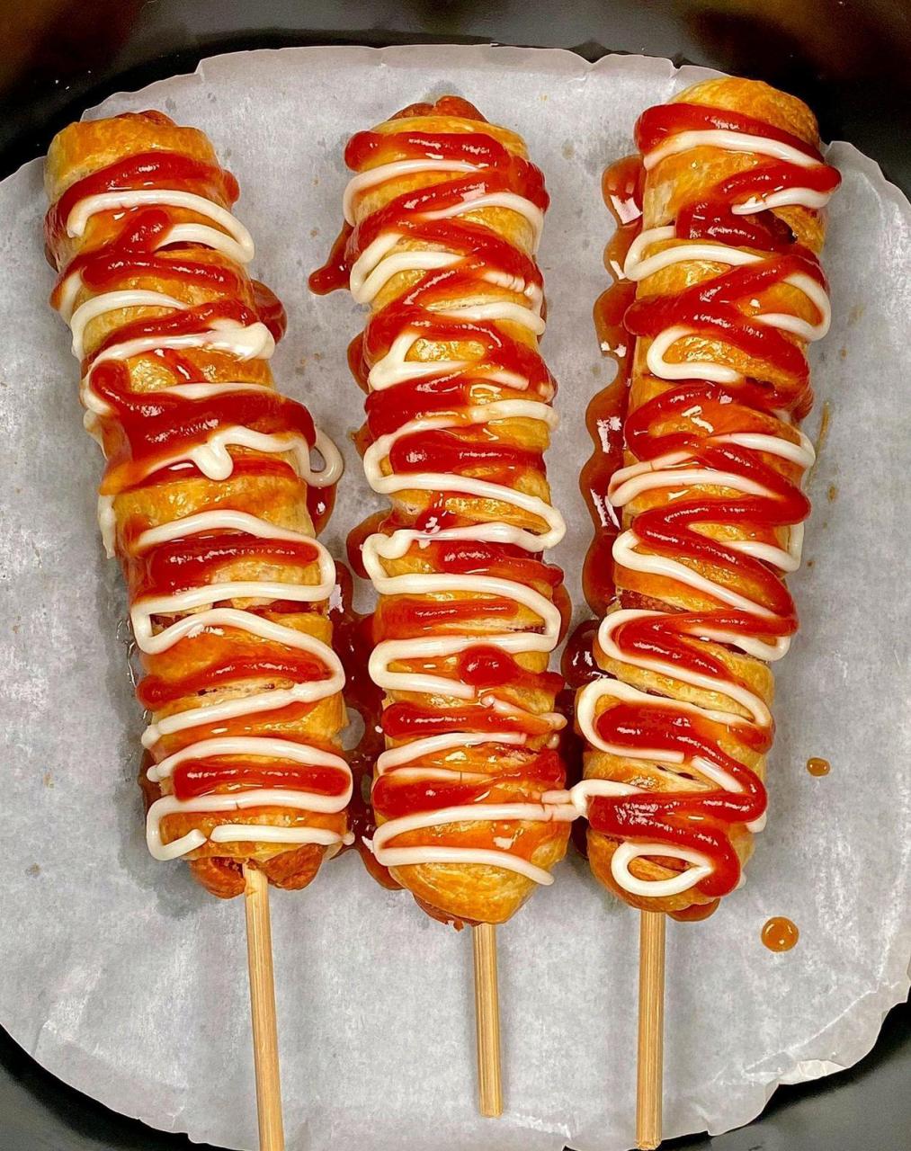 家里有空气炸锅的,都去试试这个酥皮热狗棒!真的比外面卖的还好吃!