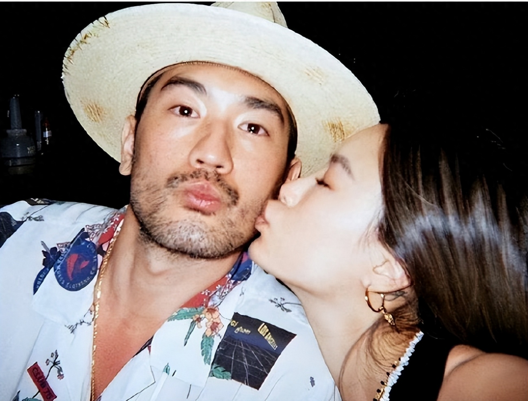 高以翔,生前女友苏湘涵官宣出道.  他俩很般配很有夫妻相!