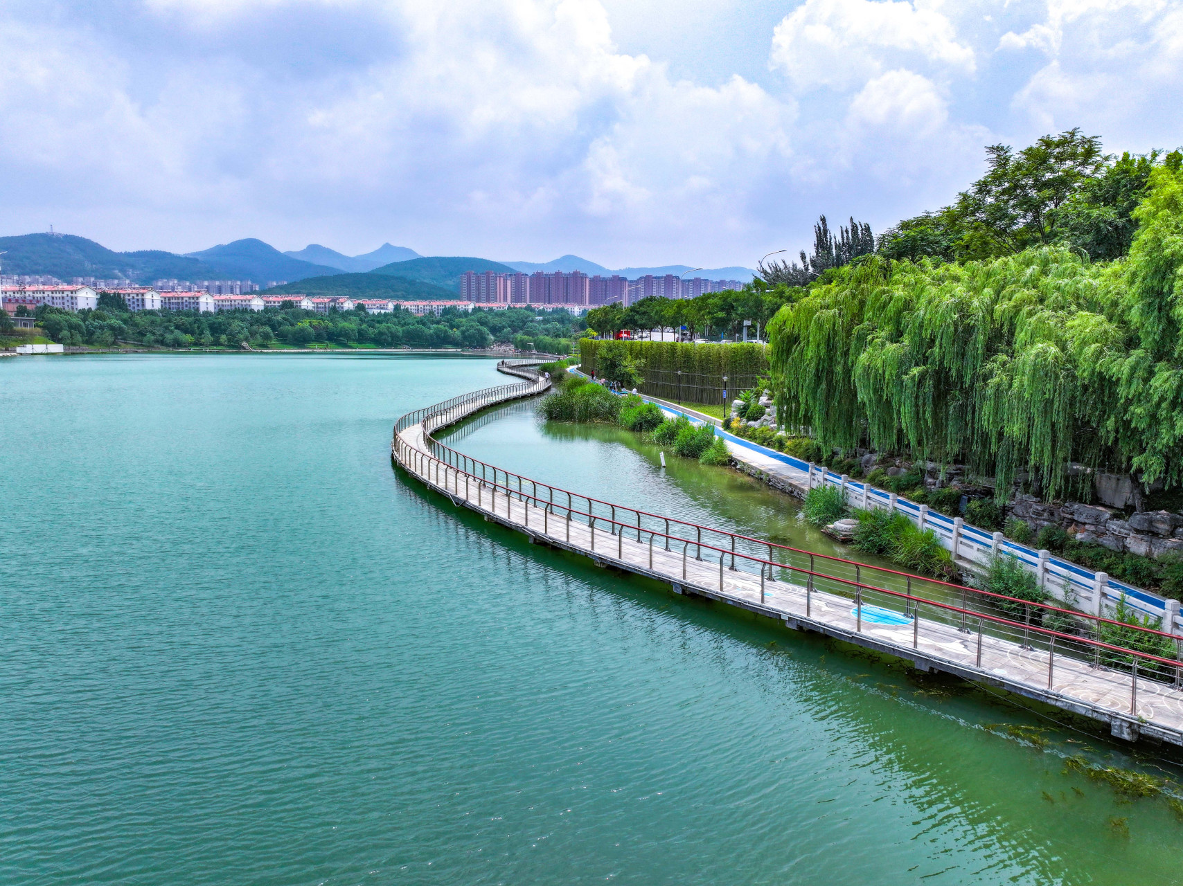 济南凤凰湖风景区图片