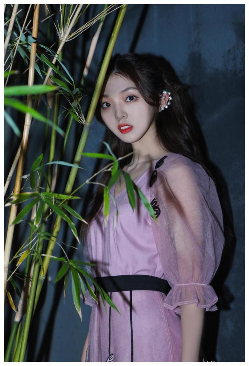 美女歌手强东玥迷人写真欣赏,越来越漂亮了啊