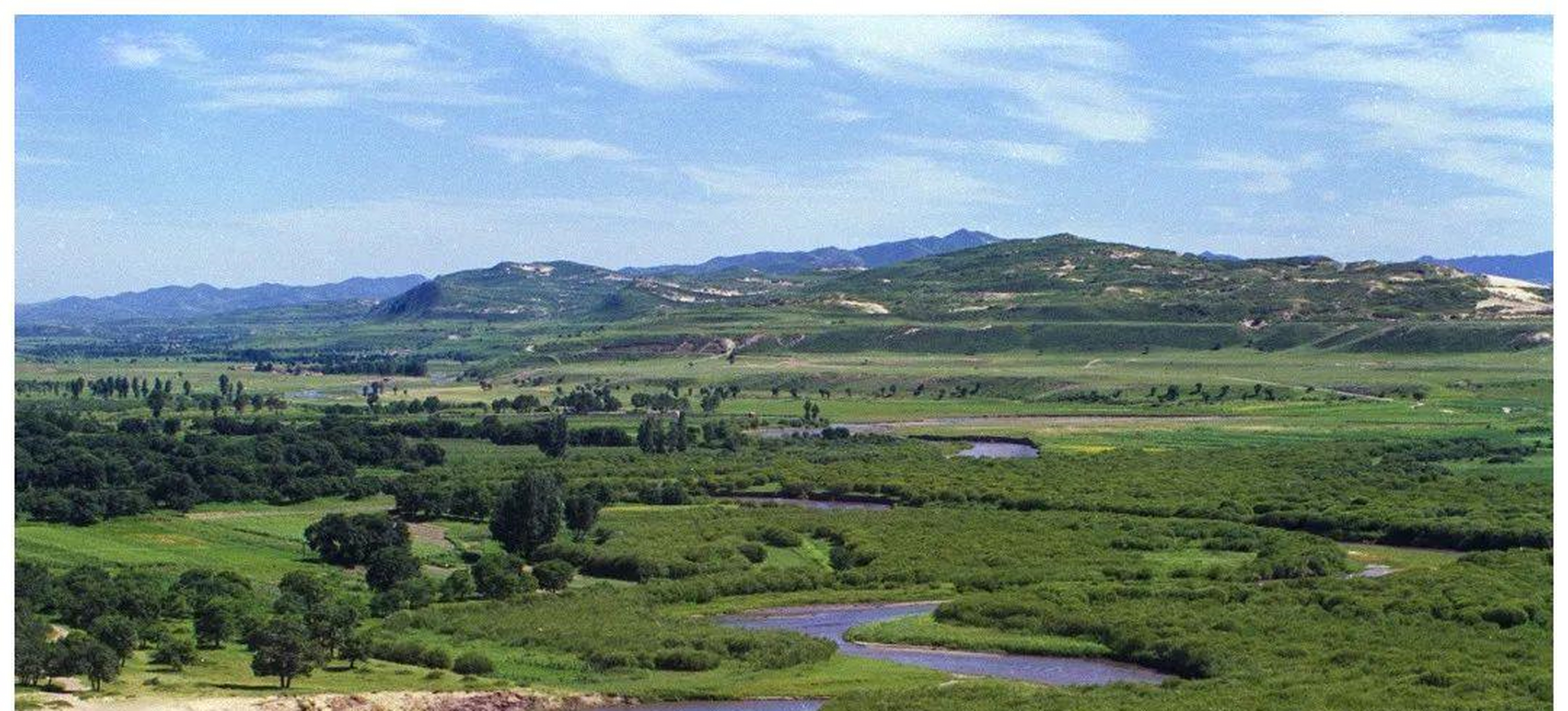 西拉沐沦河(西辽河)干流从西向东,贯穿于赤峰市中部,流经克旗,林西,翁