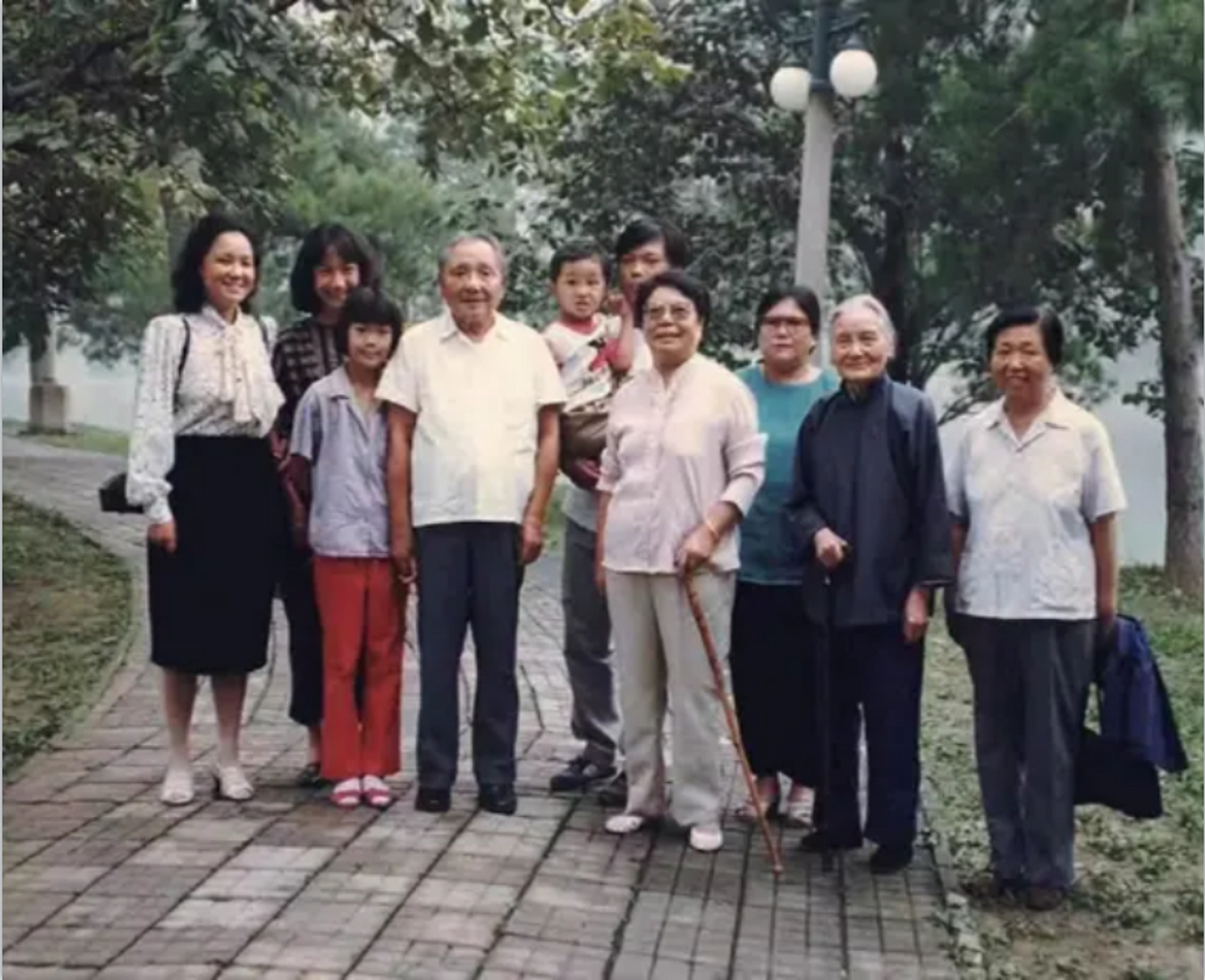 邓先芙58岁.夏伯根89岁.