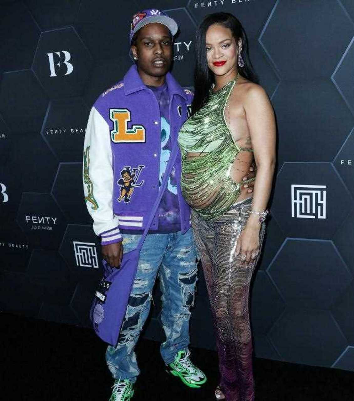 [坏笑] 蕾哈娜与男友 a$ap rocky 最新活动现场照曝光,俩人现场撒