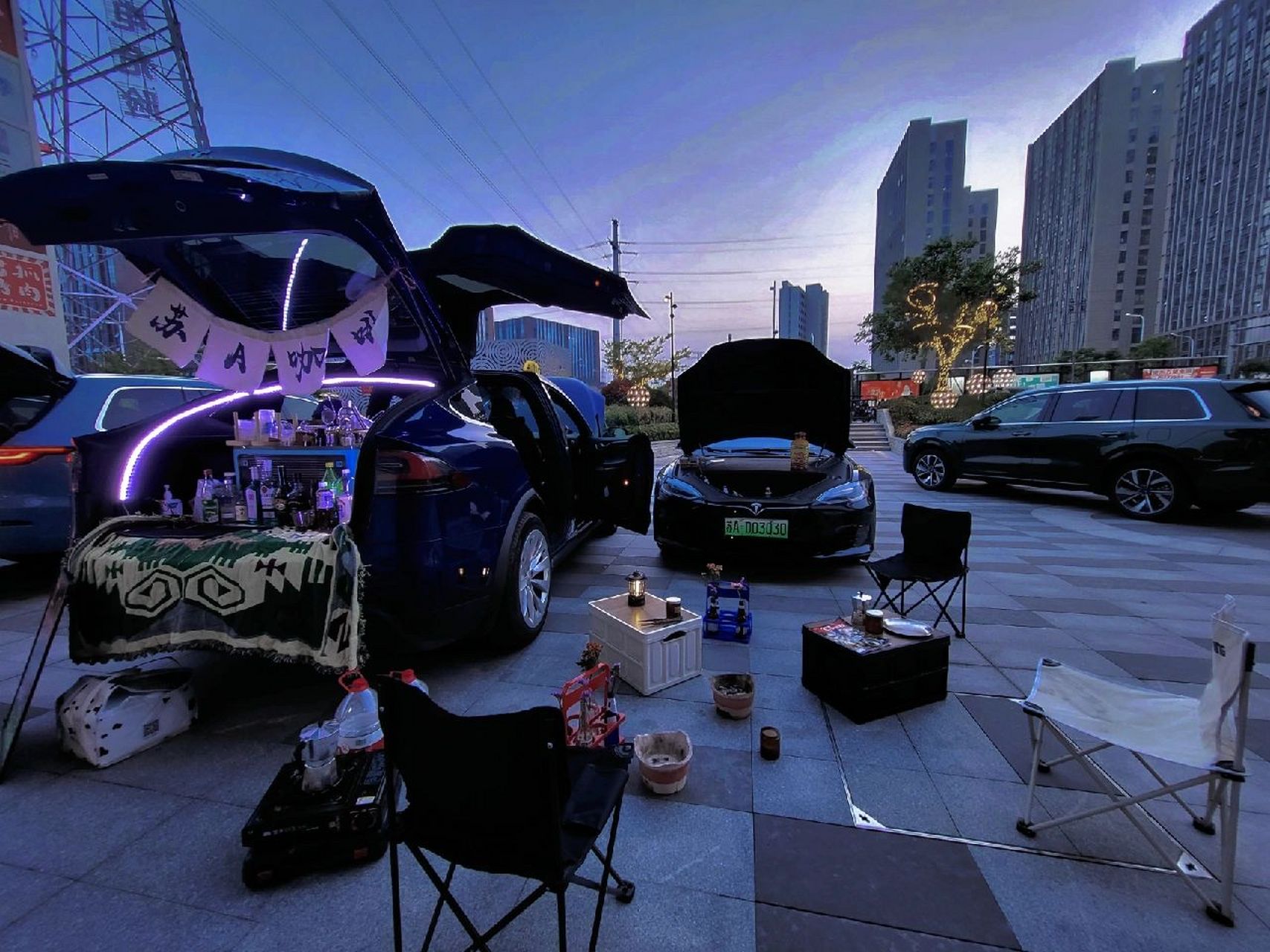 南京汽车后备箱集市最强气氛组,酒才没有固定味道,因为你的心事它都