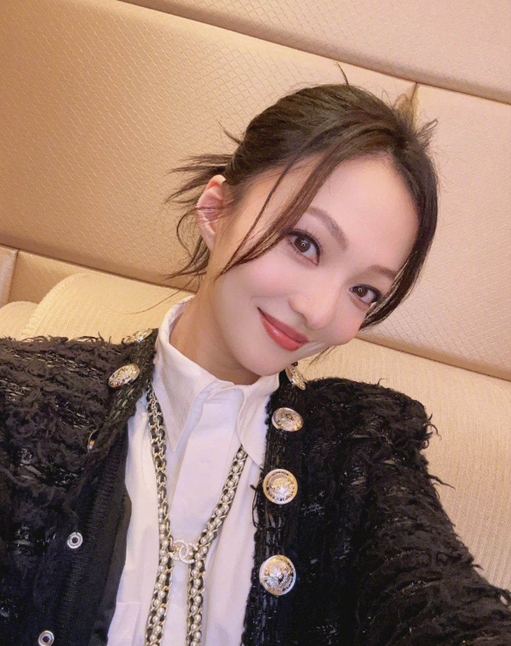 歌手张韶涵在《萌探3》的节目中被问到为什么奔四还不结婚,是不是不