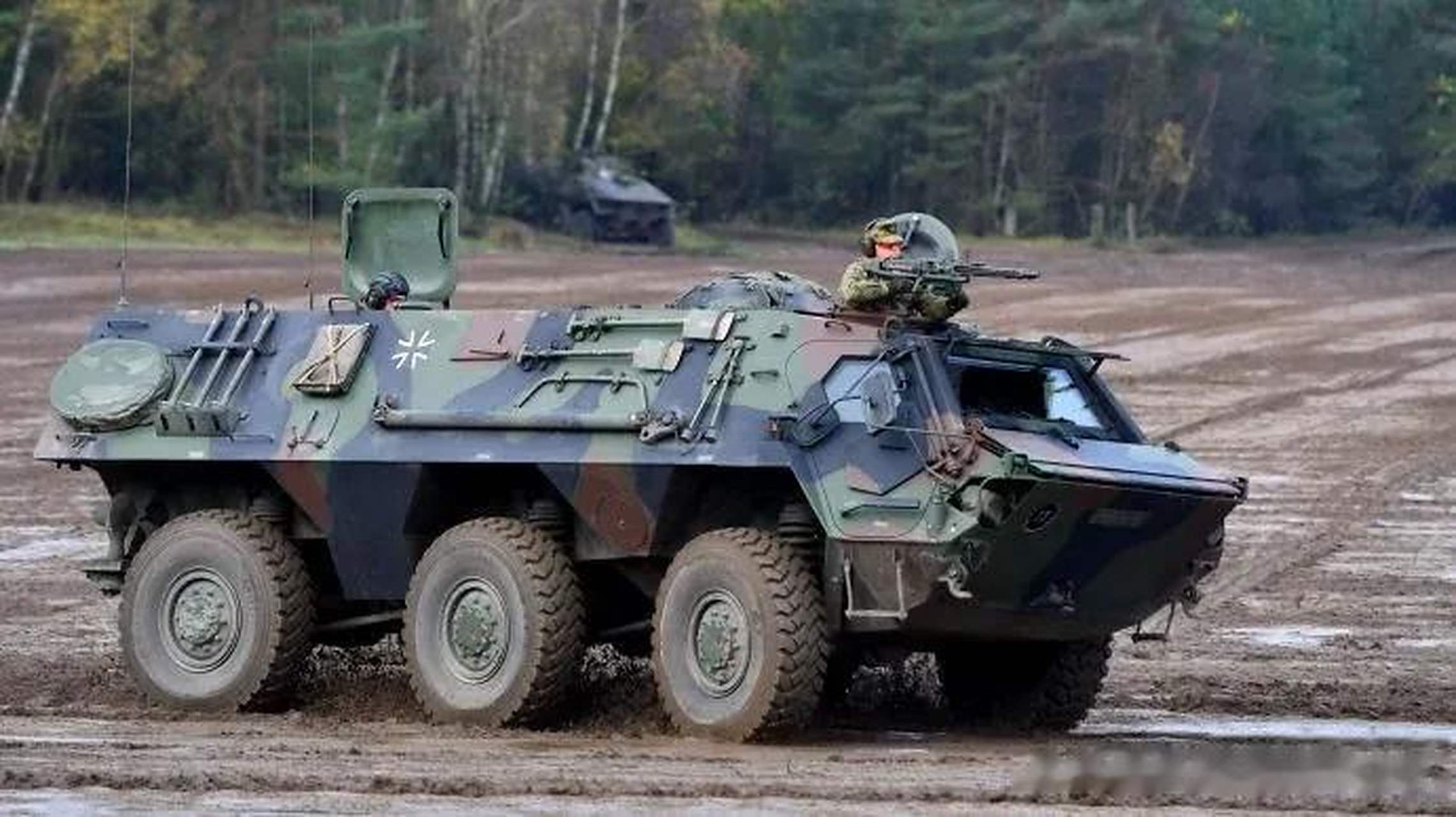 德国莱茵金属集团计划在乌克兰生产fuchs装甲运兵车德国"莱茵金属"