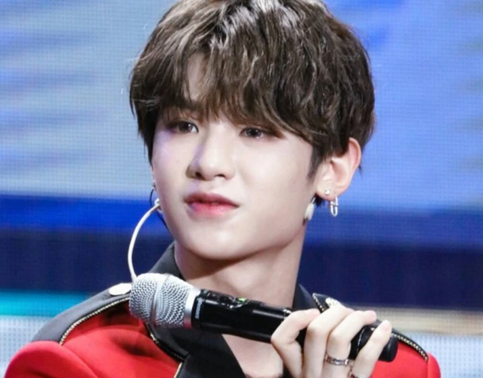 黄明昊的应援色是什么色?