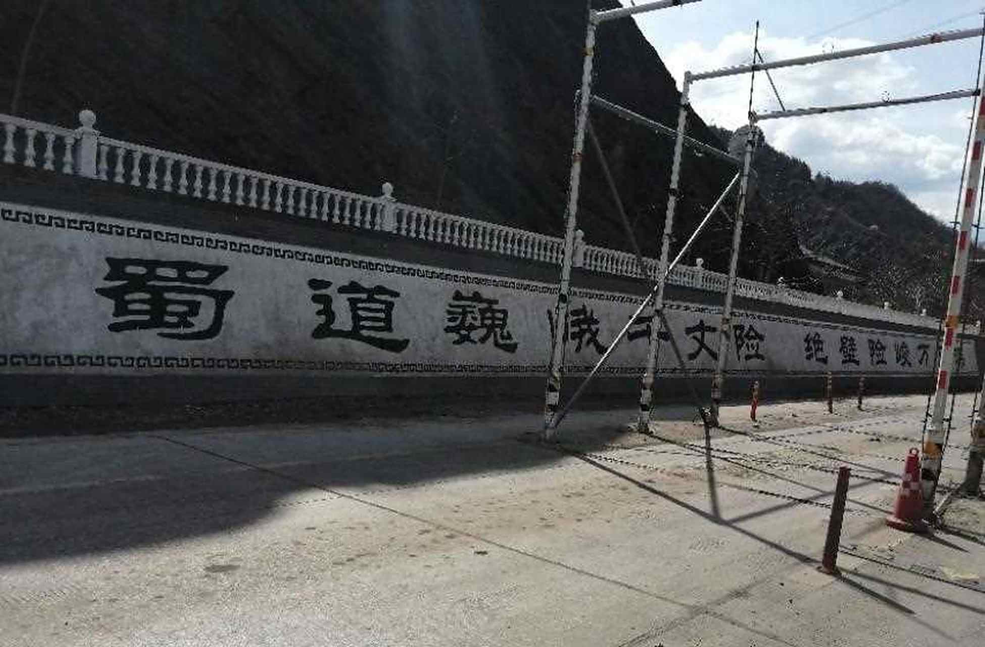 万丈深涧的意思(万丈深的功效与作用及禁忌) 第1张