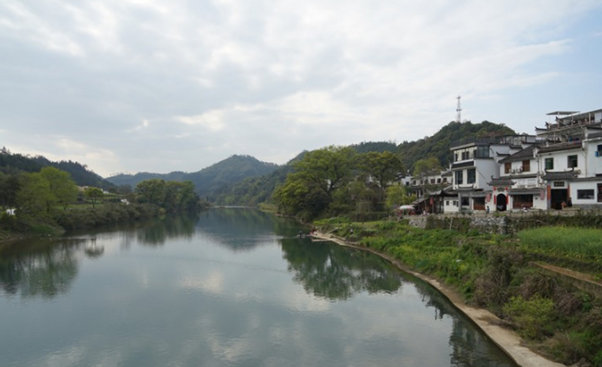 汪口村是婺源旅游东线上的一个景点,常常被游人忽略.