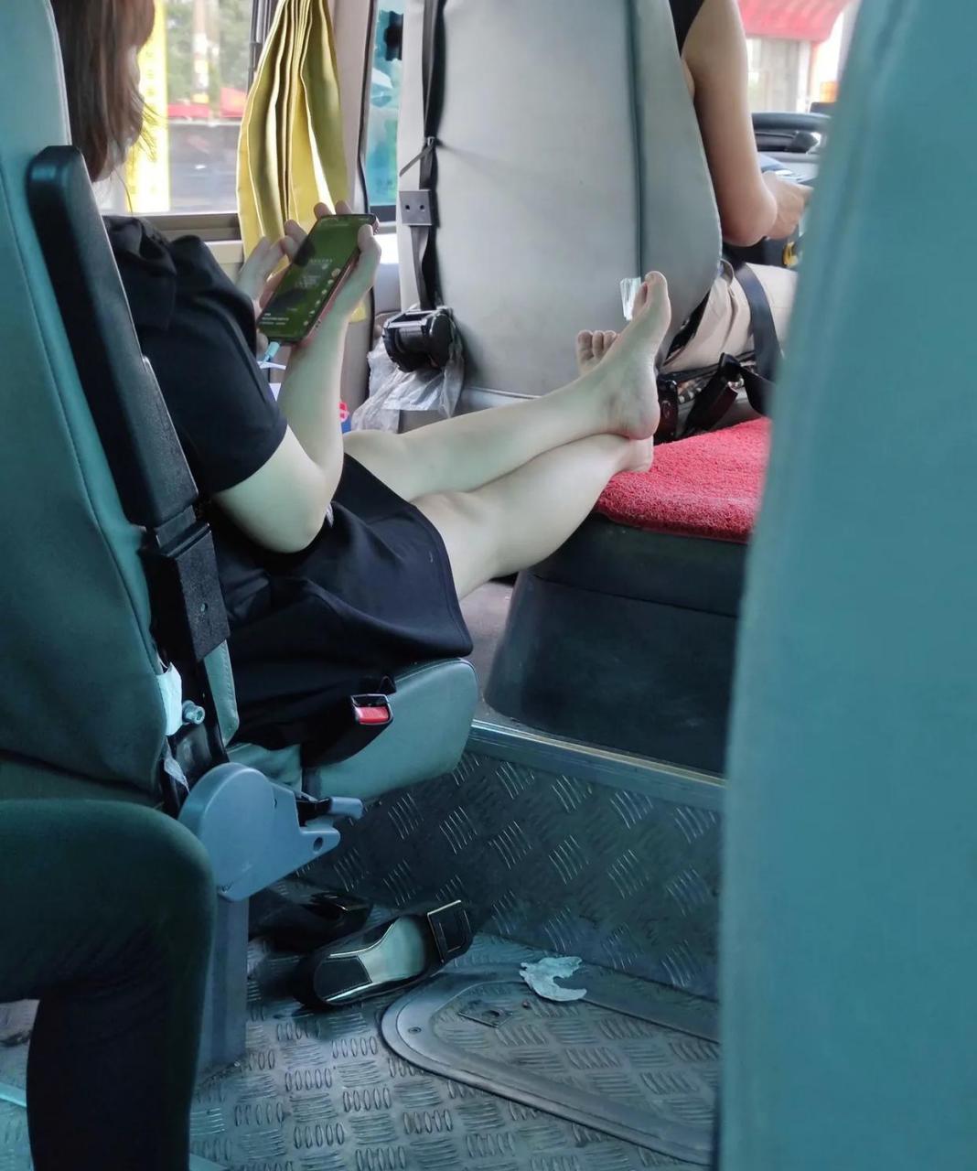 在车上好脱鞋是什么习惯? #趣图搞笑