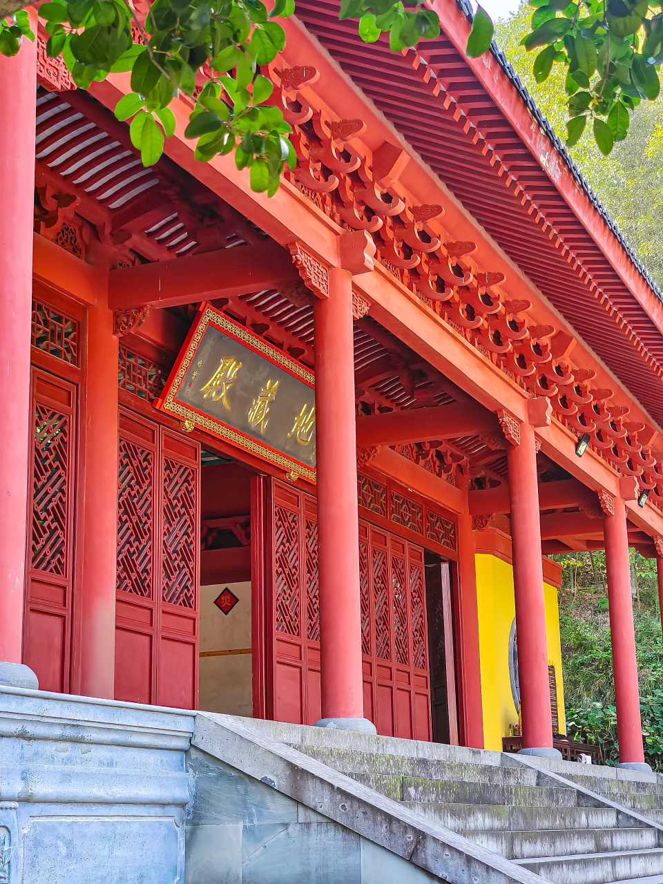 081h不到的高铁,就能从杭州出发,来到小众旅游景点——新昌大佛寺