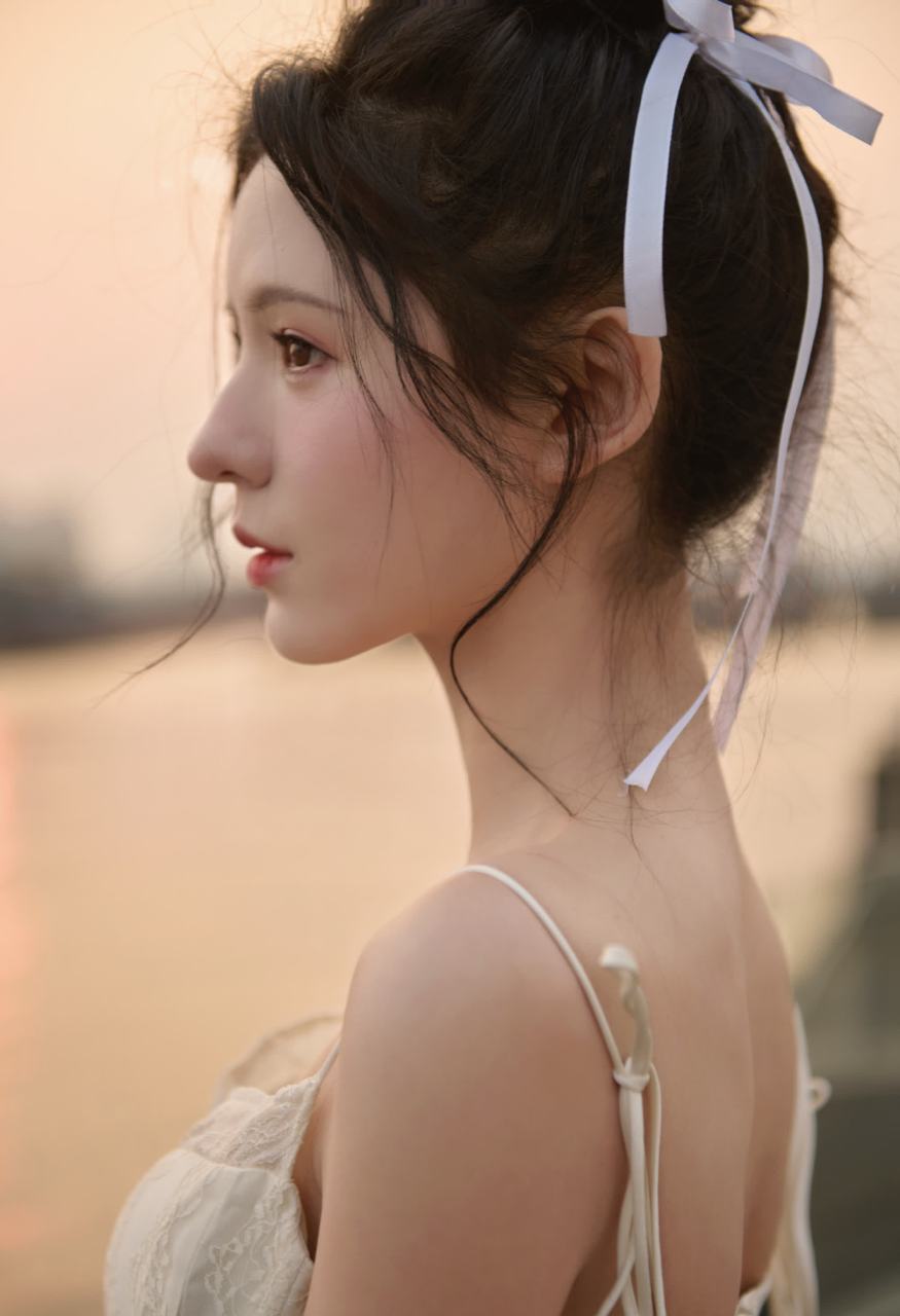 张予曦的侧脸绝对完美[同意][鲜花][三哈]