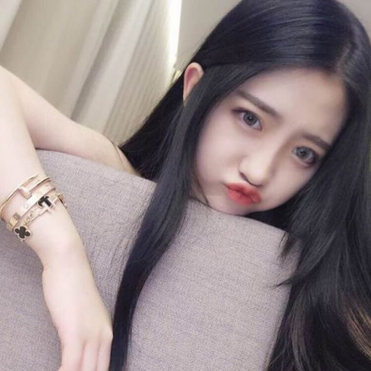 呆萌可爱女生图片