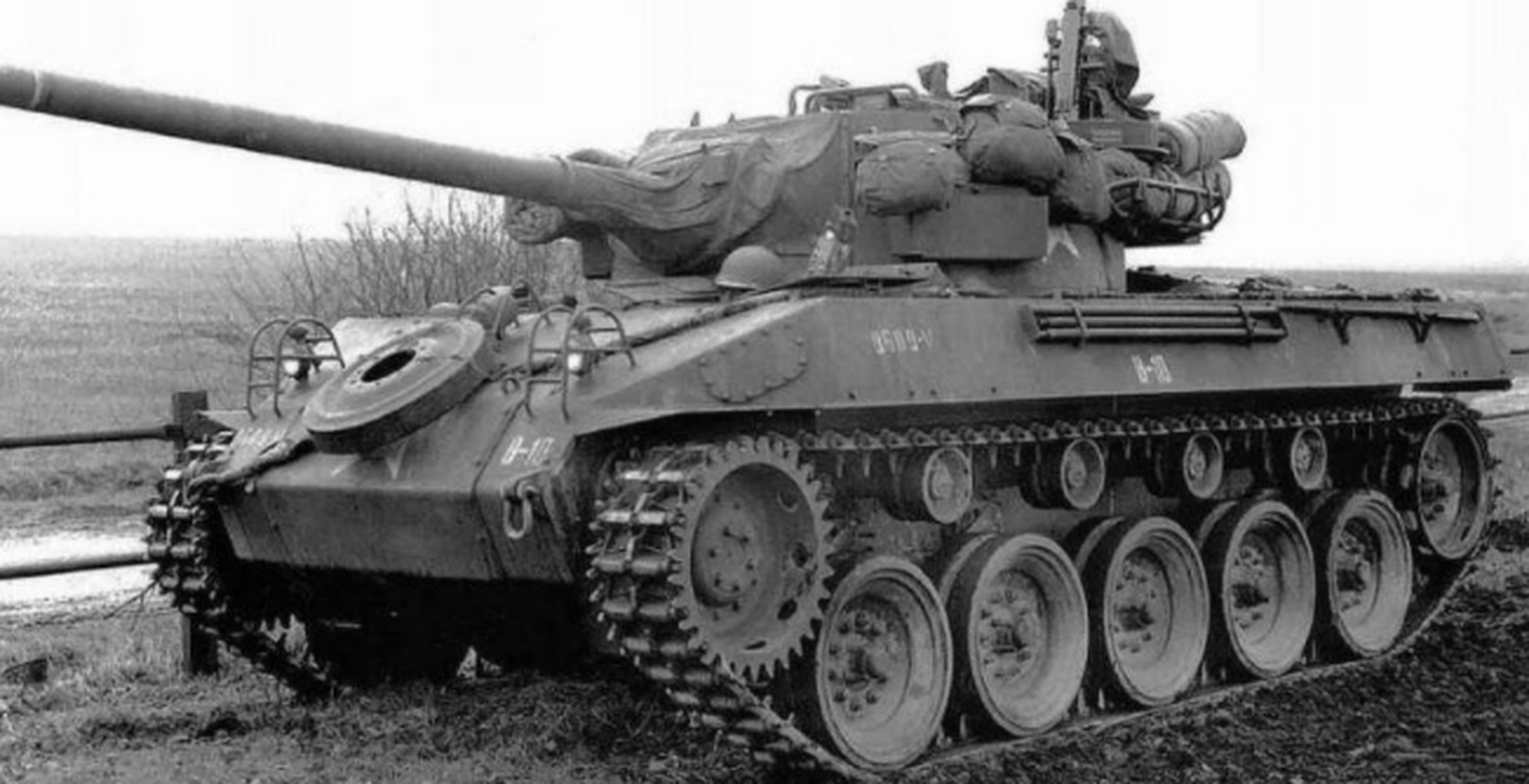 二战美军m18坦克歼击车,最高时速88公里,拿手绝活"偷屁股"!