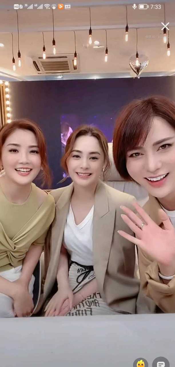 阿sa今晚走进辛选团队时大漂亮直播间,透露保持容颜和身材的秘诀[free