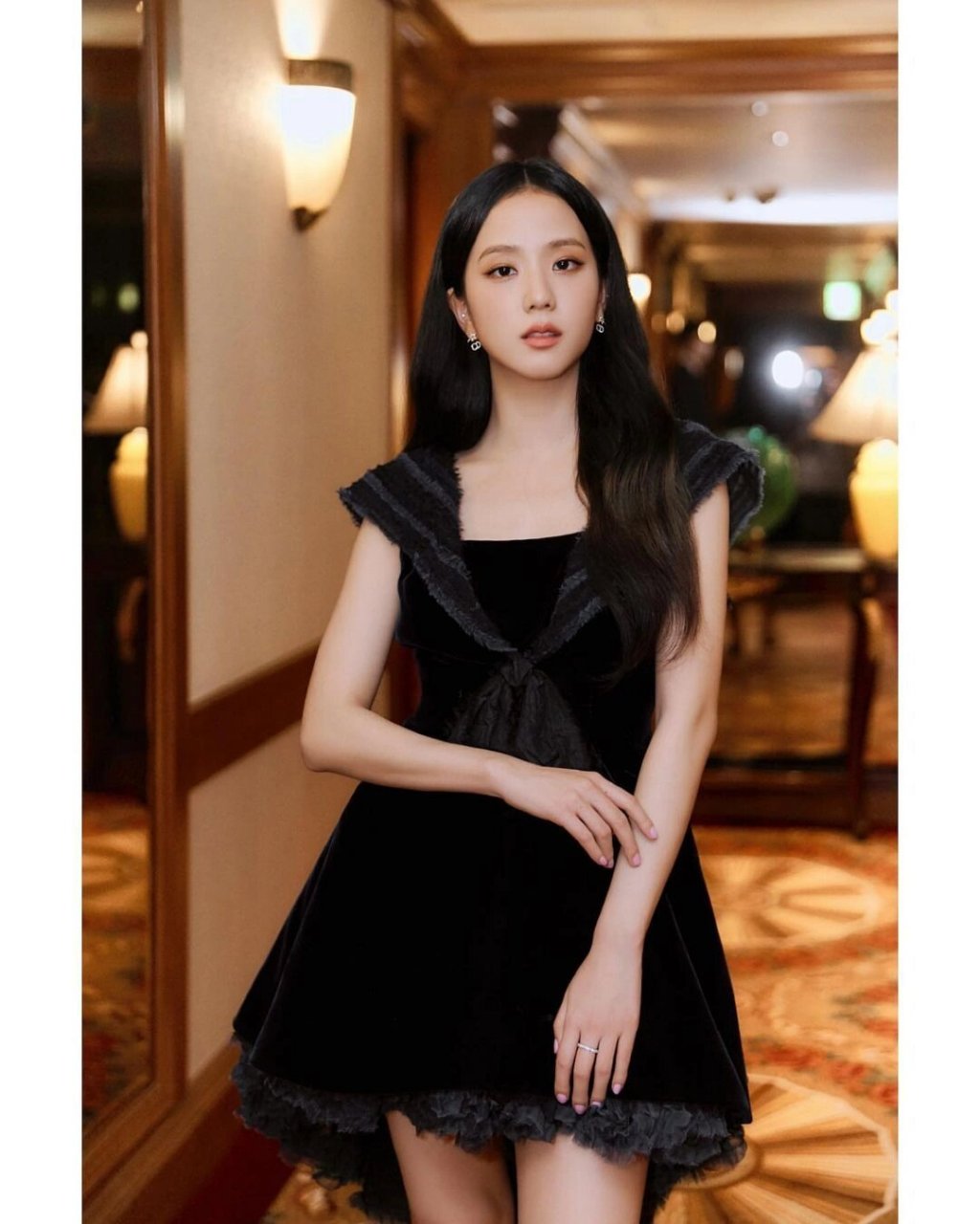 jisoo新剧发布会妆容,敬业的迪奥大使  金智秀在新剧《雪滴花》发布会