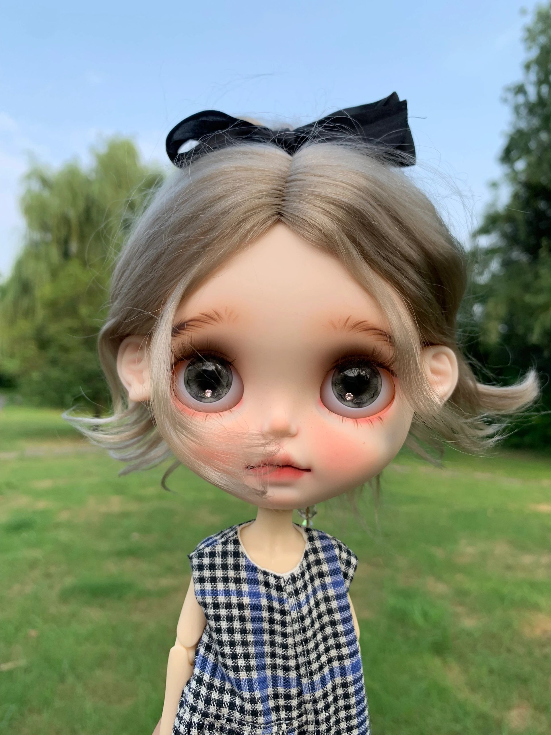 她就像一颗璀璨的宝石,在经过精心雕琢后,终于闪亮登场