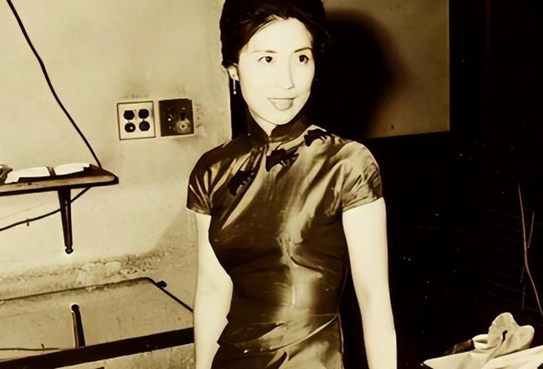 1969年,张灵甫遗孀王玉龄在纽约拍下这张照片,为其守寡74年 虽然这个