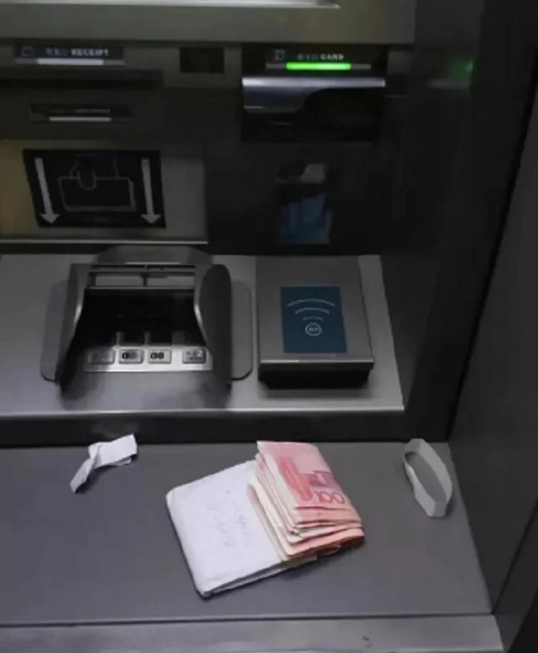 "云南银行存款争议,atm机吞钞事件背后的诉讼风波"  在云南文山,一名